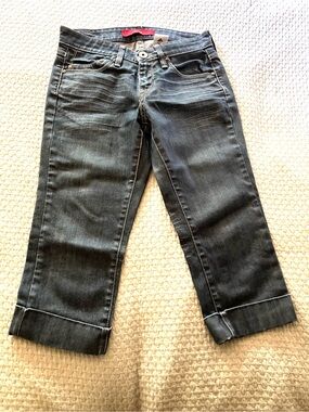 Levi's 565 Cropped Blue Jeans